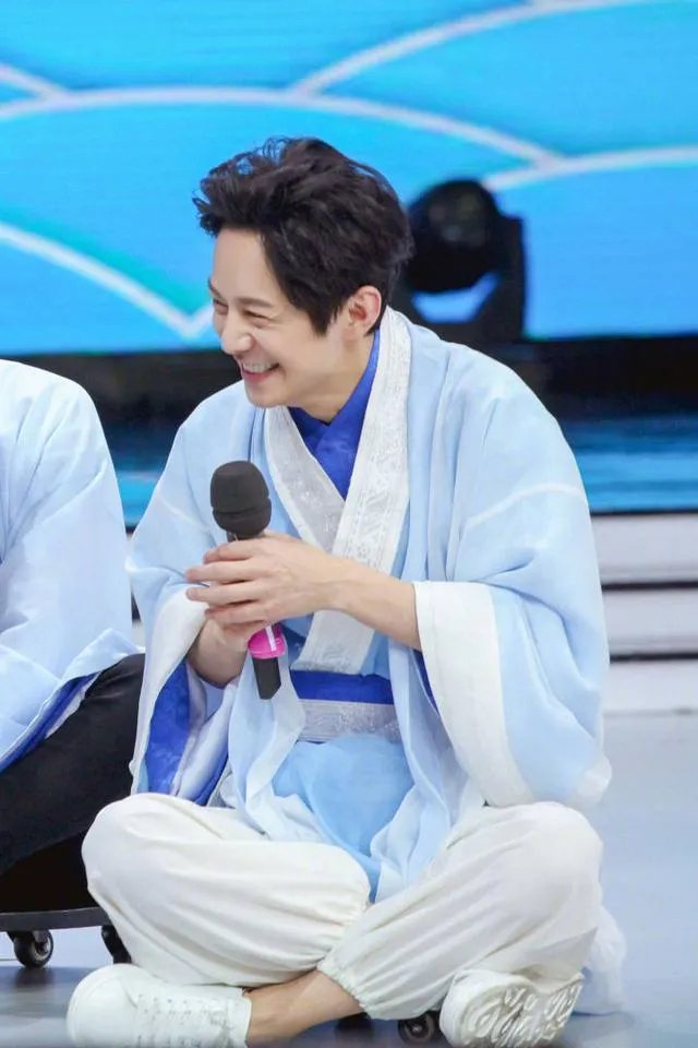 何炅老师都做过哪些替人解难的事情？