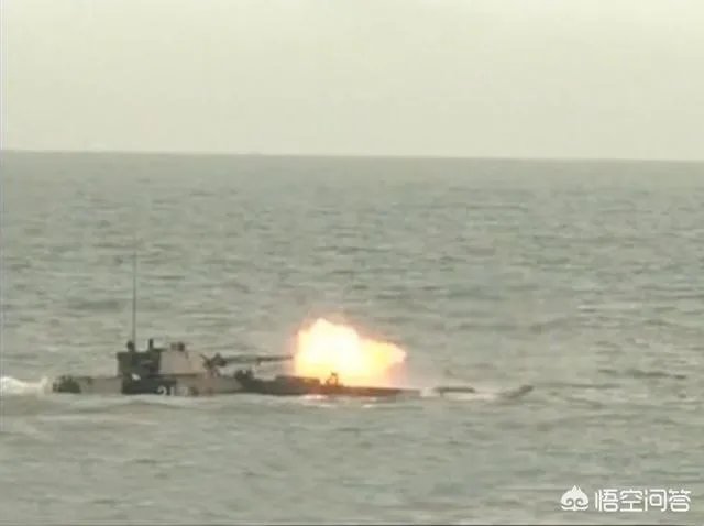 中国05式两栖步战车在海里时是否可以开炮？性能怎么样？