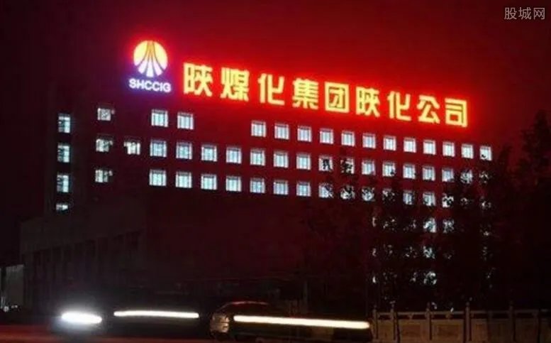 陕化公司着火事故 突发大火现场浓烟滚滚损失惨重