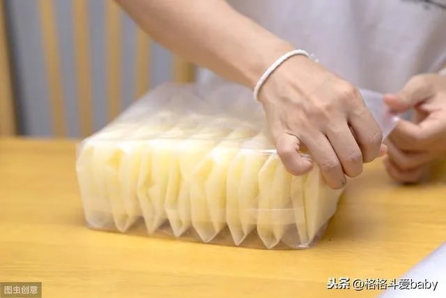 哺乳期妈妈涨奶挤奶的时候宝宝都很快就醒来是怎么回事