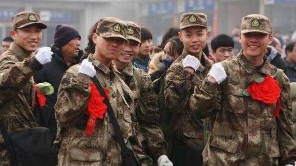 浙江两名高校学生拒服兵役被处罚，你认为该不该强制服兵役？