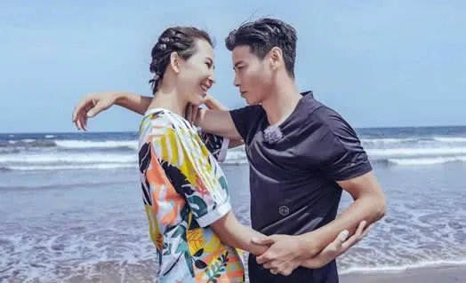 蔡少芬孕肚照曝光（组图）