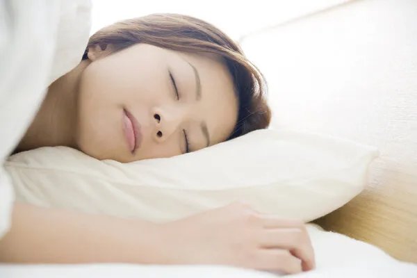 每天睡够8小时原来是错的！睡眠质量如何评估？一表给你总结