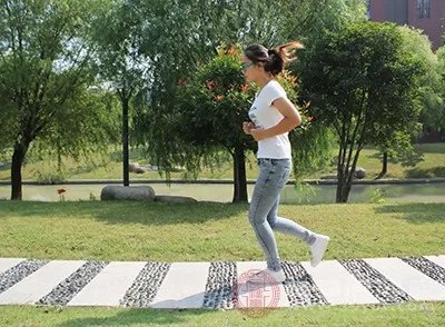 提拉紧致面部方法