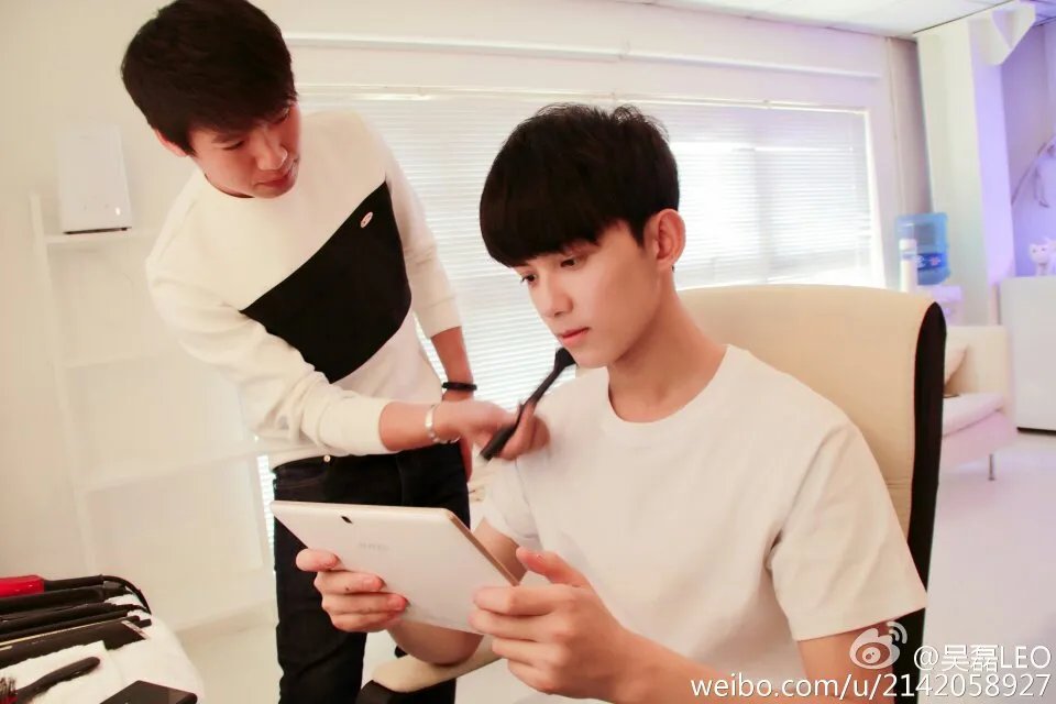 吴磊个人资料微博身高年龄多大生日私房照