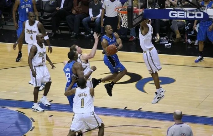 格里芬倒地抽搐，如何有效地在体育比赛中避免受伤？