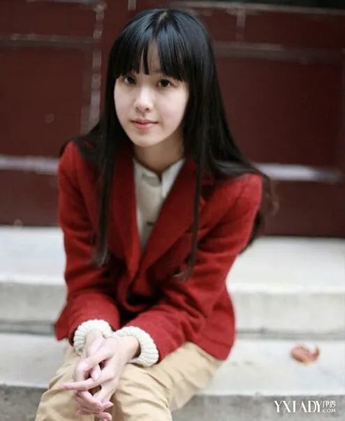 南航校花陈都灵泳装