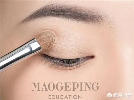 学习化烟熏妆的步骤，清纯优雅的烟熏妆？