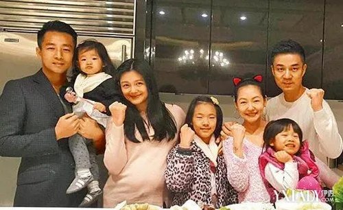 大S二胎怀男孩激动宣布喜讯晒五个月超级巨肚