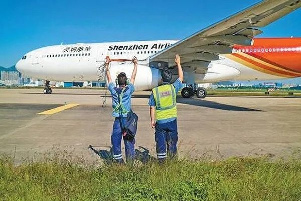 深航客机遇紧急情况骤降近6千米，深航客机安全返航了吗？