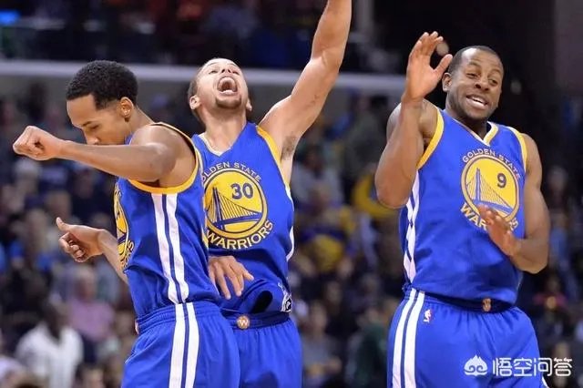 勇士击败开拓者,伊戈达拉将球砸向观众遭驱逐,他需要向球迷支付赔偿金吗?你怎么看?