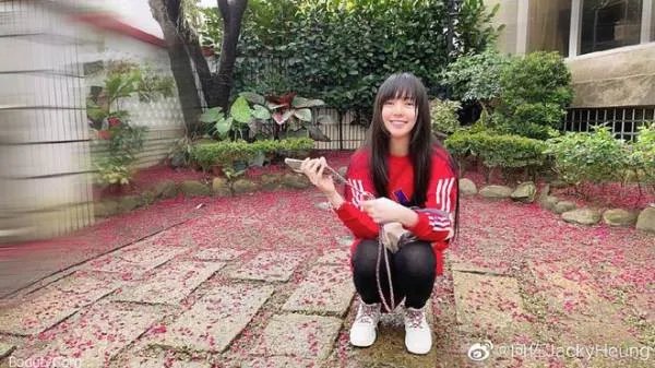 向太携儿子儿媳与友人聚餐，为何郭碧婷表情一脸冷淡？