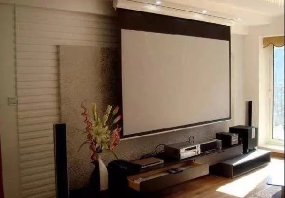 投影仪幕布是买硬幕还是软幕好？二者之间究竟有什么区别