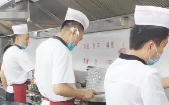 酒店评选不合格菜品处...