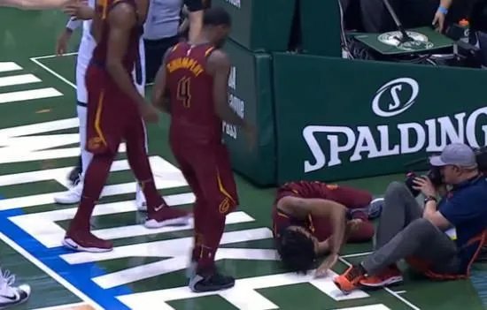 格里芬倒地抽搐，如何有效地在体育比赛中避免受伤？