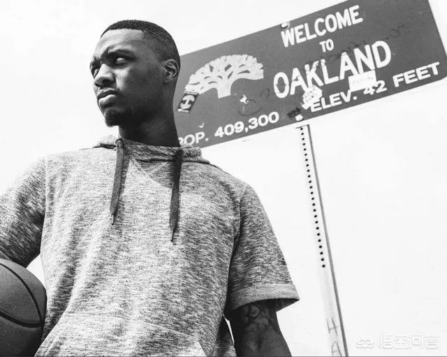 开拓者球星利拉德身上有金州勇士队标的纹身，这是怎么一回事？