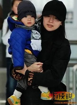 董洁潘粤明离婚内幕！网曝儿子顶顶非俩人亲生