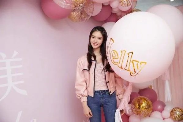 林允称拍《美人鱼》时压力很大，周星驰为何在片场对她这样?