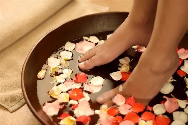 年轻人的“小寒腿”不能随便用热敷，医生推荐3个护膝妙招