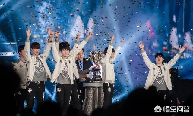 JKL回家度假被爆出有女友，姐姐们心碎一地！网友：还好不是网红脸！你怎么看？