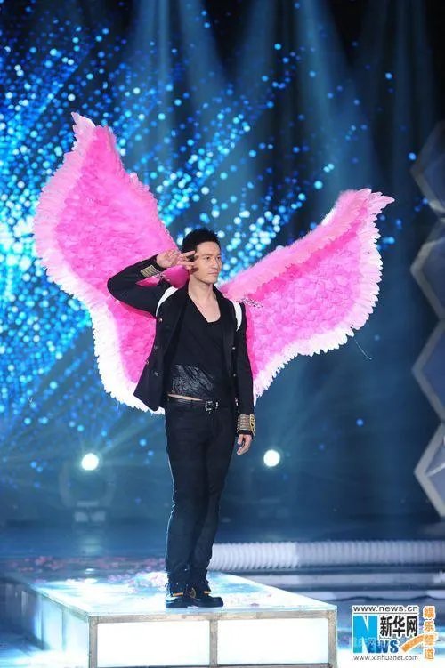 何炅老师都做过哪些替人解难的事情？