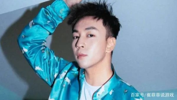 向华强都不敢惹，王宝强要行晚辈礼，释小龙究竟是什么身份？