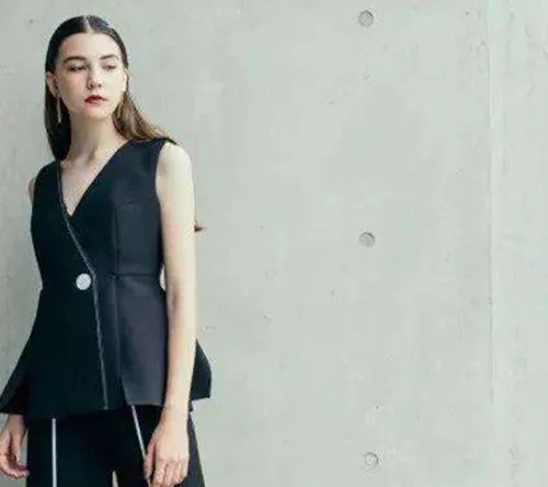 女模特走秀时死亡经历了什么   模特璀璨人生竟然穷困潦倒