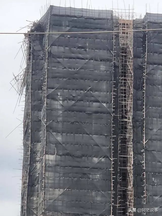 广东河源一在建高楼发生坍塌,造成8名工人死亡,怎么回事?