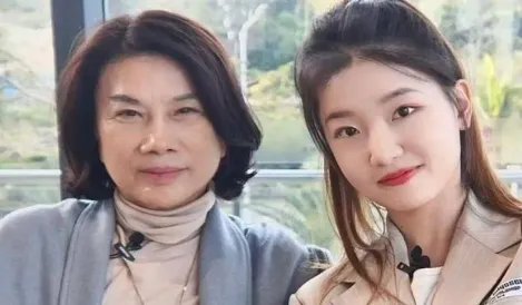 董明珠直播愤怒离场!现场黑脸气场强大,女主播圆场未能救场,发生了啥?