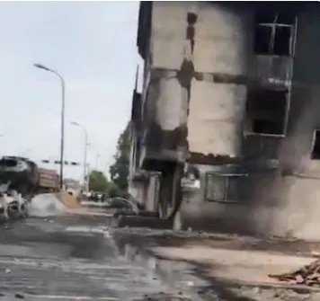 两车相撞引燃民房责任咋划分?