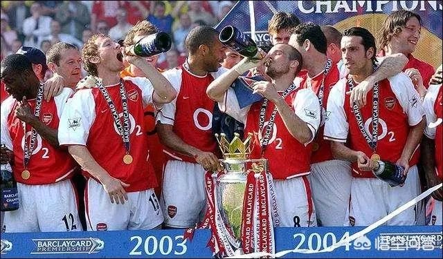 阿森纳下赛季新球衣被曝光，复古造型由阿迪达斯赞助，球迷嫌它丑，你觉得怎么样？