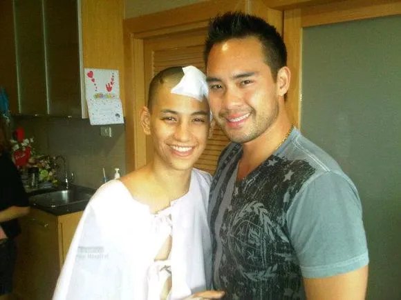 泰国最帅女明星zee车祸 伤情严重重症室抢救