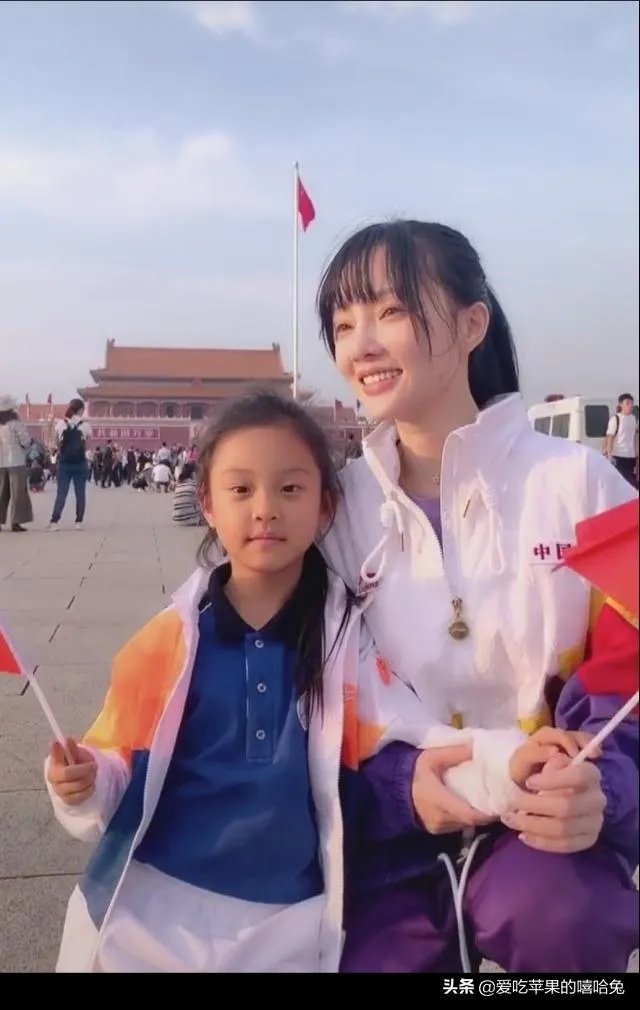 李小璐淘宝店日销10万，为何明星从“带货”转“卖货”？