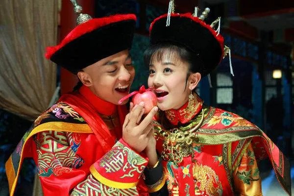 新还珠格格中紫薇和尔康结婚是哪一集