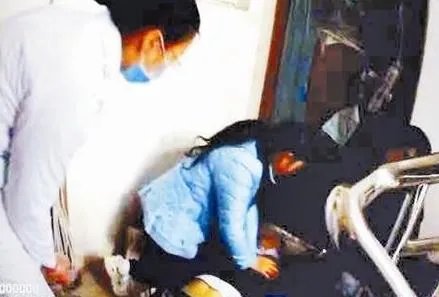 怀孕护士跪地急救什么情况？