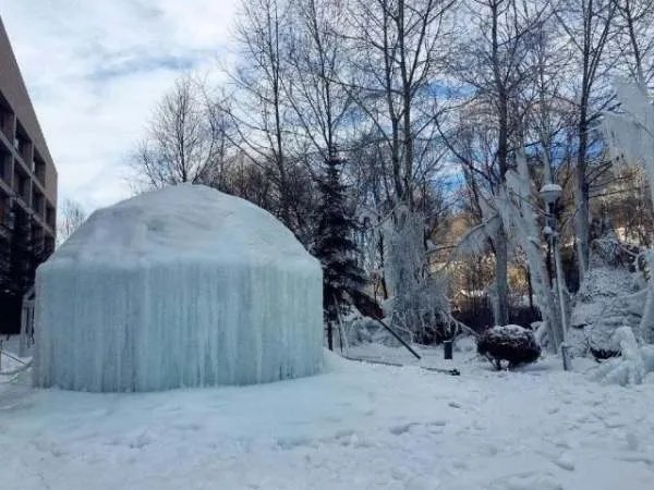 在南北极使用冰屋取暖，真的有保暖效果吗？住在冰屋里真的不冷吗？