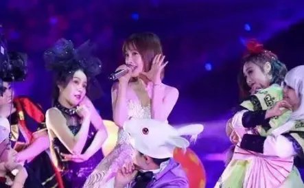 谢娜晒照唯独缺了吴昕是什么情况？