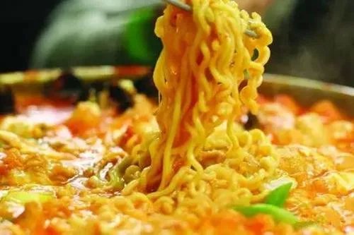 为什么方便面是卷曲的形状呢？