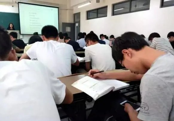 同济大学研究生成绩如何查询（招生网的那个地方？）