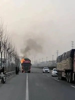 金华货车高速起火过路司机为灭火狂奔数米，货车起火的原因有哪些？