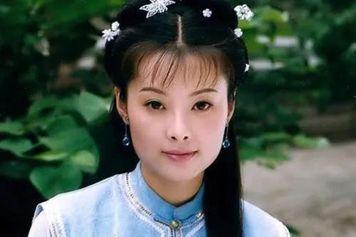 袁立经常前往边远地区做慈善活动，她为何会投身公益事业？