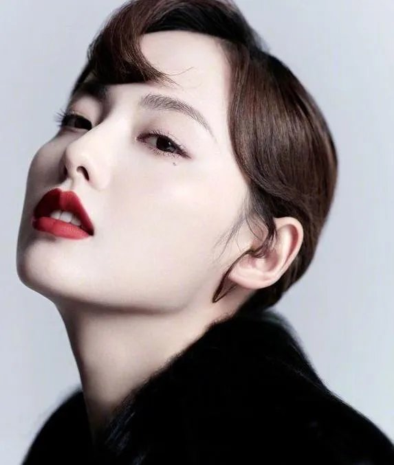 她和杜淳交往7年，丈夫陪她治疗情伤，张嘉倪现在怎么样了？