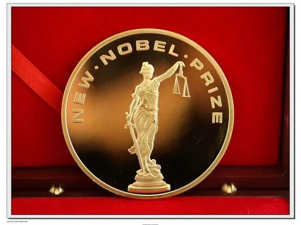 2012年诺贝尔经济学奖的历届得主