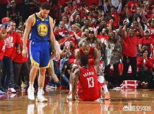 骚操作！勇士老板在赛后晒冠军戒指内涵火箭，球迷吐槽指责其没气度，对此你怎么看？