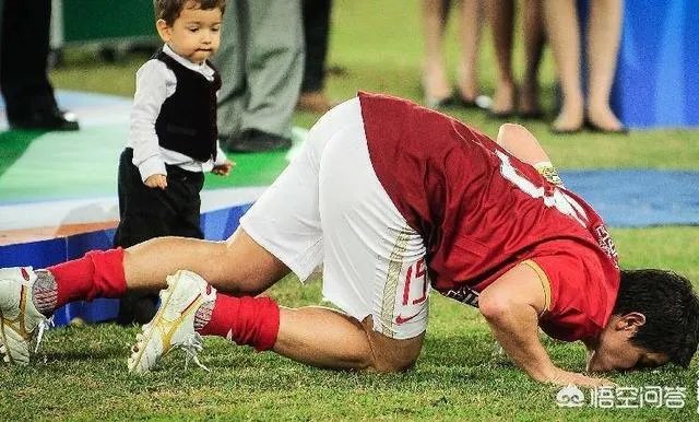 昔日世界第三高薪的孔卡，从恒大，上港离开后，现在在做什么？近况如何？