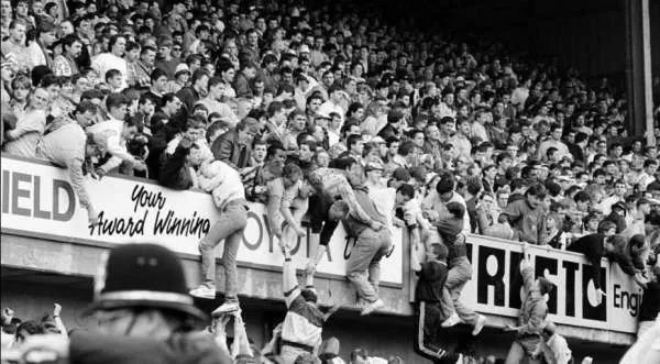 希尔斯堡惨案发生了什么，为什么会导致94位球迷当场死亡？