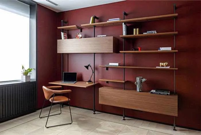 深红色打造的公寓翻新设计，效果令人惊叹！