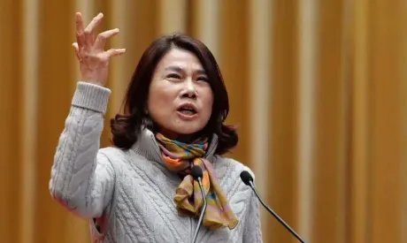 董明珠直播愤怒离场!现场黑脸气场强大,女主播圆场未能救场,发生了啥?