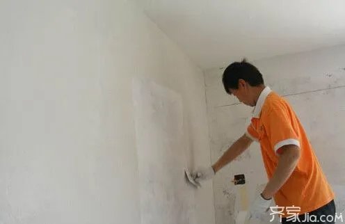 墙面发霉巧处理 还原亮丽新居室