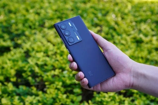 【必买】高性价比还保值，四款大牌旗舰级手机推荐